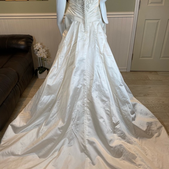 Enzoani Constanina “Bonnie” Bridal Gown Silk Dupioni Strapless Beaded A-Line - Picture 7 of 12